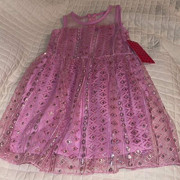 NWT AVIVA GIRLS SLEEVELESS MESH & SEQUINED OVERLAY DRESS size 5 - Picture 3 of 6